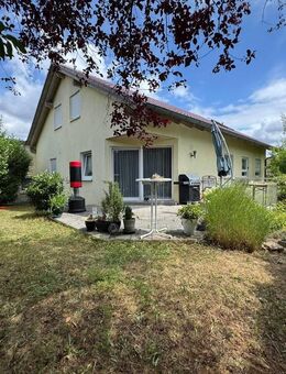 Großzügiges Einfamilienhaus mit Einliegerwohnung und Garten in ruhiger Lage von Margetshöchheim - Margetshöchheim