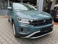 VW T-Roc, 1.5 TSI Life --AppConnect, Jahr 2023 - Frankfurt (Main)