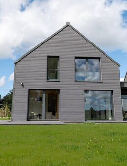 Wohnen mit Komfort - DHH mit Wellnessbereich und Sauna am Vogteihof in Streu - Bergen (Rügen)