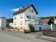 Freistehendes Ein-/Zweifamilienhaus mit Garagengebäude - Oberneisen