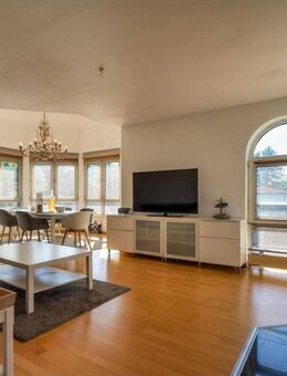 Wohnung mit Kamin, Loggia, Balkon & Tiefgaragen-Stellplatz - Hamburg