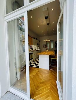 Altbau neu gedacht: Stilvoller Zweitbezug mit zwei Balkonen - Berlin