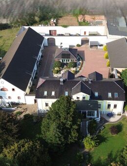 Pferdeliebhaber? Villa mit Parkanlage, Hofstelle, Garagen, Poolhaus und Grünflächen! Hohe Börde bei Magdeburg - Hohe Börde