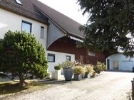 Zweifamilienhaus, großzügiges Anwesen mit Scheune, Garagen und Lagerräumen - Waldstetten (Bayern)