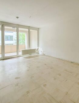HELLE WOHNUNG MIT RENOVIERUNGSBEDARF, AUFZUG UND GROßEM BALKON | BESTLAGE SAMARITERKIEZ | - Berlin