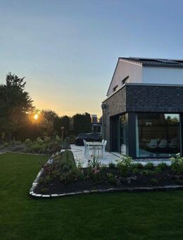 OHNE PROVISION - Modernes, lichtdurchflutetes Einfamilienhaus (2023) mit sonnigem Garten - Schwarzenbek