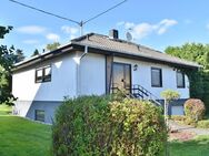 **Walmdachbungalow mit Garage und großem Garten ** - Weinsheim (Landkreis Eifelkreis Bitburg-Prüm)