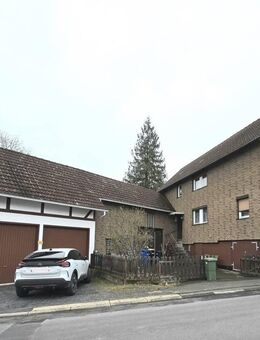 Wohnhaus mit Nebengebäuden in Staufenberg-Escherode - Staufenberg (Niedersachsen)