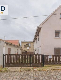 Sanierungsbedürftiges Fachwerkhaus mit großem Anbau, Garten und Pool in einem Ortsteil von Lützen - Lützen