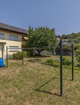 Zuhause in Weingarten- Großzügiges Zweifamilienhaus mit Gartenidylle - Weingarten (Baden)