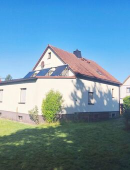 Einfamilienhaus mit Doppelgarage, neue Ölheizung mit Solarthermie, großer Garten, 2 min zu ÖPNV Anbindung - Großharthau