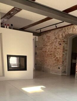 Wohnen im historischen Bauernhaus: TOP sanierte 3 1/2 Zi. Wohnung mit Terr. und Garten Nürnberg-Nord / Wohnung mieten - Nürnberg