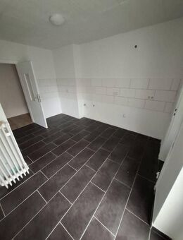 Renovierte helle Etagenwohnung ab sofort zu vermieten - Oberhausen