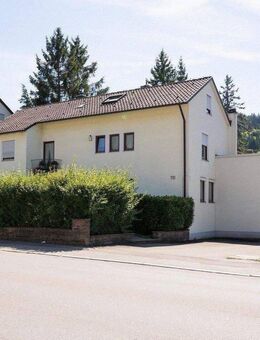 Charmantes Zweifamilienhaus mit großem Garten, Terrassen & Garagen in Tuttlingen - Tuttlingen