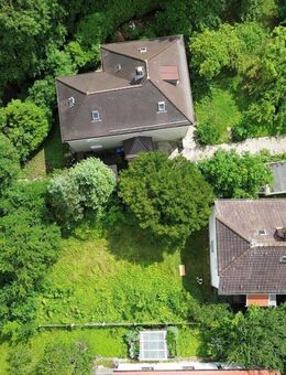 schönes Grundstück mit Altbestand in traumhafter Lage - München
