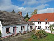 Idyllisches Landhaus mit 4 Wohnungen, Scheune und Garage auf großzügigem Grundstück - Rubkow