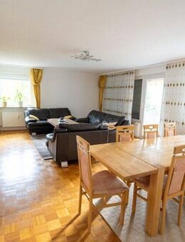 Familienfreundliche und großzügige 4-Zimmer-Wohnung mit Balkon und TG-Stellplatz - Waiblingen