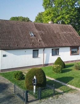 Wohnhaus in Massivbauweise mit 2 Eigentumswohnungen - Dargelin