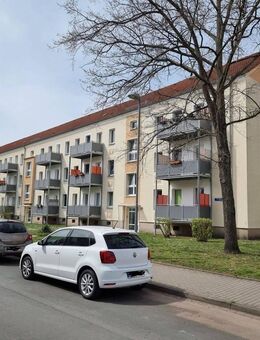 Helle 2-Raumwohnung - Balkon - Tageslichtbad mit Wanne - ideal für Singles oder Pärchen - Merseburg