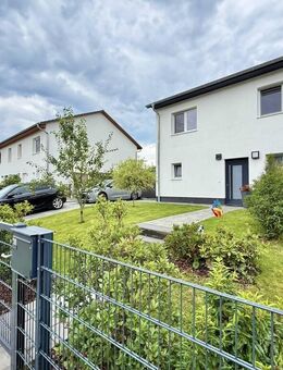 Moderne Doppelhaushälfte mit Terrasse, Fernwärme und zwei Stellplätzen in Velten - Oberkrämer
