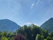 GENUSS PUR: Sonnige Dachgeschosswohnung mit uneinsehbarer Loggia und herrlichem Bergpanorama! - Ruhpolding