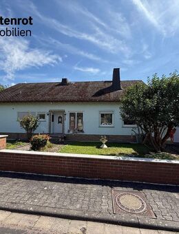 Freistehendes Einfamilienhaus mit zwei Garagen und großen Grundstück in Holzheim! - Holzheim (Rheinland-Pfalz)