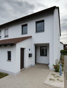 Familienfreundliches Reiheneckhaus mit modernem Komfort und sonnigem Garten in Auerbach zu vermieten - Auerbach (Oberpfalz)