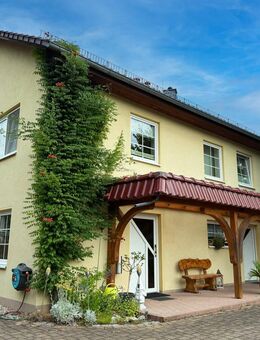 Vielseitiges Wohn- und Geschäftshaus in Top-Lage: Ideal für Wohnen, Arbeiten und Entspannen - Ihre kreative Freiheit mit Greifenstein-Blick! - Bad Blankenburg