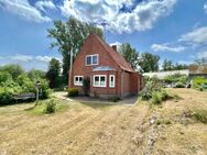 Lübeck-Vorrade - solides Haus - zur Zeit vermietet - in super Lage am Ortsausgang auf Eigenland - Lübeck