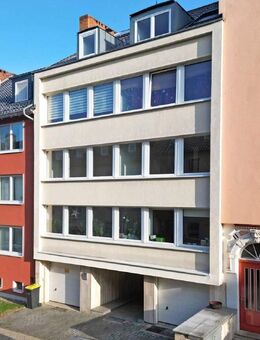 Kassel-Mitte: Freie, geräumige 3,5-Zimmer-Wohnung im 1. Obergeschoss - Kassel