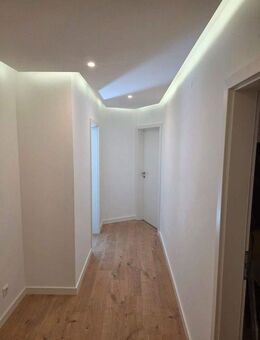 Hochwertig sanierte 2-Zimmer DG-Wohnung, provisionsfrei in Düsseldorf - Düsseldorf