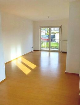 Gut geschnittene, helle 3 Zimmer Wohnung mit Balkon u. Garage - Oberding
