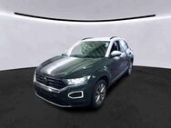 VW T-Roc, 1.5 TSI EU6d Style 3 digitales El, Jahr 2021 - Oranienburg Zentrum