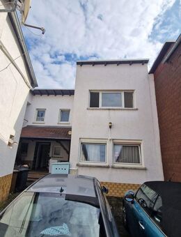 Autarkes 2-Familienhaus in 4er-WEG mit Herausforderung! - Rödermark