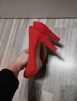 Rote hohe Schuhe - Adelsdorf