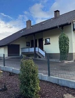 Gepflegtes Einfamilienhaus mit Einliegerwohnung, Garage und Carport im Zentrum von Walldürn - Walldürn