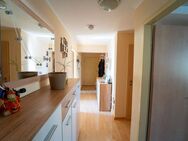 Park Immobilien - Gemütliche 4-Zimmer-ETW mit Balkon und TG-Platz - Friedrichsdorf