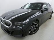 BMW 520, d M Sportpaket Sit, Jahr 2023 - Paderborn