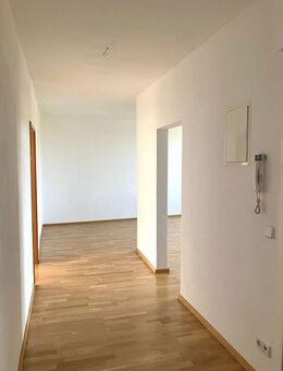 3-RaumWohnung mit Balkon, offene Küche mit EBK und Tageslichtbad - Chemnitz