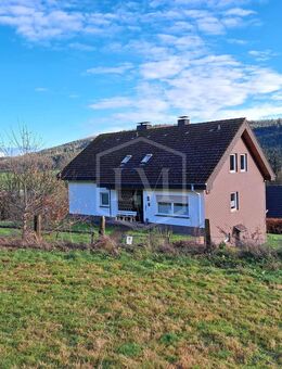Wohnhaus mit Wirtschaftsgebäuden samt umfangreicher land- und forstwirtschaftlicher Flächen - Kirchhundem
