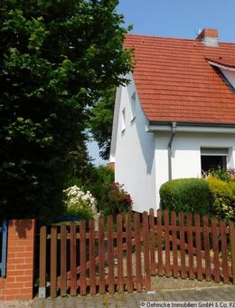 In äußerst bevorzugter, ruhiger Wohnlage von Altglienicke, aufwendig modernisierte Doppelhaushälfte - Berlin