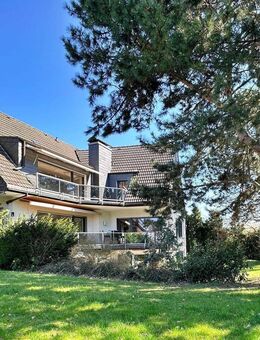 Eindrucksvolles Einfamilienhaus mit Schwimmteich und Innenpool in ruhiger Wohnlage von Hemer - Hemer