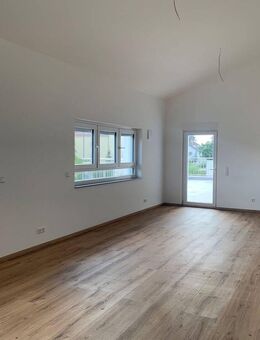 Erstbezug nach Sanierung: 2-Zimmer-Wohnung mit geteiltem Balkon in Edingen - Edingen-Neckarhausen