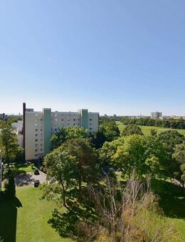 Helle Wohnung mit Südbalkon und Panoramablick - München