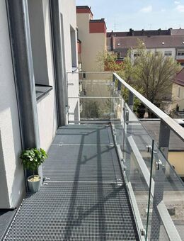 Johannis ! Moderne, helle u. voll möblierte 2-ZW mit 50 m², Balkon, EBK, 3.OG mit Aufzug - Nürnberg