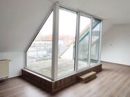 Sonnige Aussichten: Gemütliche 2-Zimmer-Wohnung mit Balkon und Dachterrasse - Aschersleben