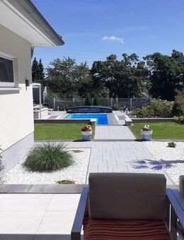 Urlaubsflair im eigenen Heim! Traumimmobilie mit Pool und wunderschönem Garten! - Augustusburg