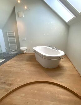 Große 5-Raumwohnung im Dachgeschoss | im Zentrum von Zörbig - Zörbig