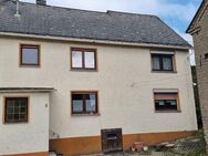Sanierungsbedürftig u. freigestellt, ruhig gelegenes Haus mit Scheune in Lykershausen zu verkaufen - Lykershausen