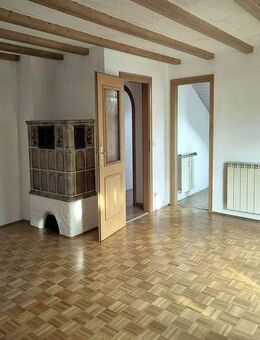 Großzügige und ruhige 4-Zi-DG-Wohnung mit verglastem Balkon und Garage - Haldenwang (Landkreis Oberallgäu)